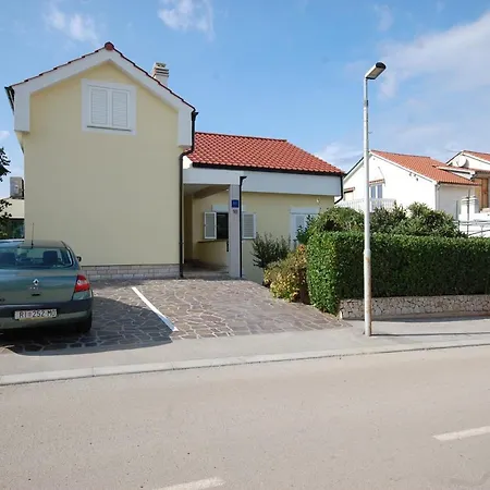 Apartment Divna Njivice